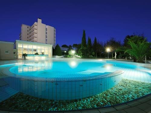 Внешний вид отеля Hotel Des Bains Terme в Монтегротто-Терме