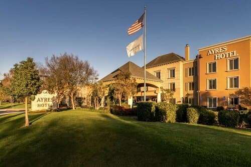 Внешний вид отеля Ayres Hotel Seal Beach