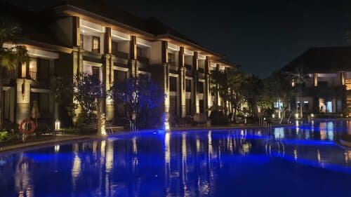 Внешний вид отеля Courtyard Bali Nusa Dua Resort в Беное