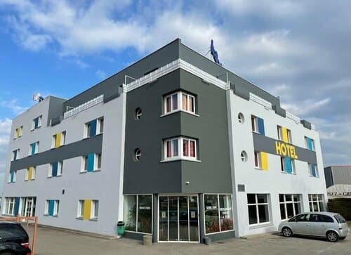 Внешний вид отеля Hôtel Restaurant Kyriad Direct Dijon Nord - Zenith - Toison d'Or в Дижоне