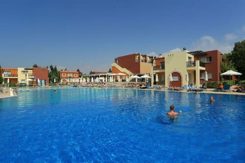 Внешний вид отеля Panas Holiday Village в Айя-Напе (город)