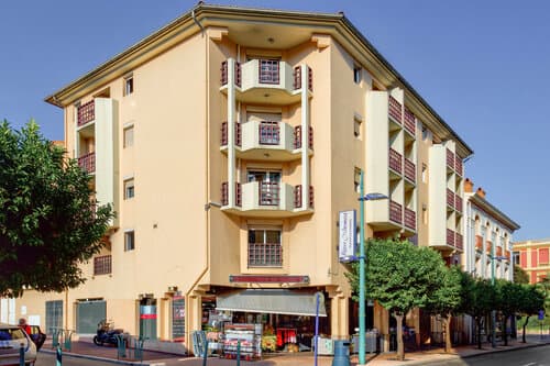 Внешний вид отеля Pierre & Vacances Residence Les Citronniers в Ментоне
