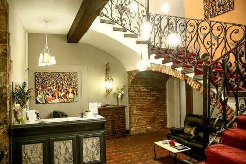 Внешний вид отеля Hôtel De La Loge в Перпиньяне