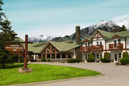 Внешний вид отеля Canmore Rocky Mountain Inn