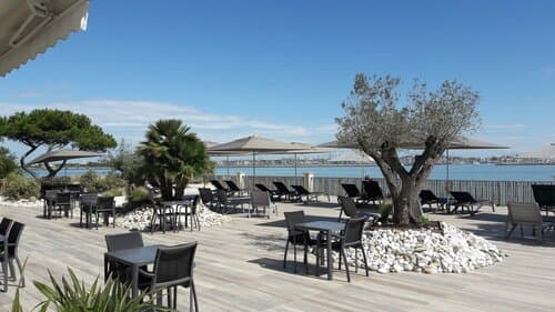 Внешний вид отеля Les Brises в Ле Рошели