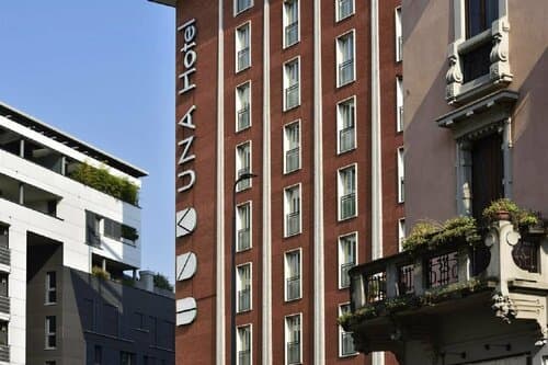 Внешний вид отеля Unahotels Mediterraneo Milano