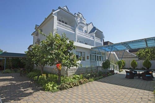 Внешний вид отеля М-Юг в Анапе