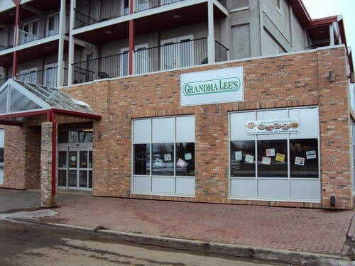 Внешний вид отеля Executive House Suites Hotel & Conference Centre