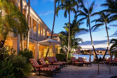 Внешний вид отеля The Pillars Hotel & Club