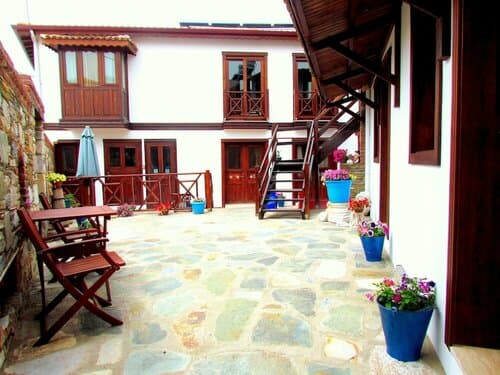 Внешний вид отеля Amazon Petite Palace
