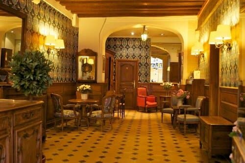 Внешний вид отеля Hôtel du Lys в Квартале Монне