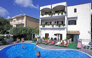 Внешний вид отеля Louvre Hotel в Гувье