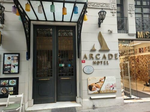 Внешний вид отеля Arcade Hotel в Шишлях