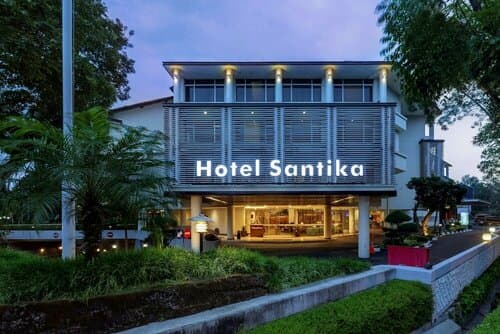Внешний вид отеля Hotel Santika Bandung в Бандунге