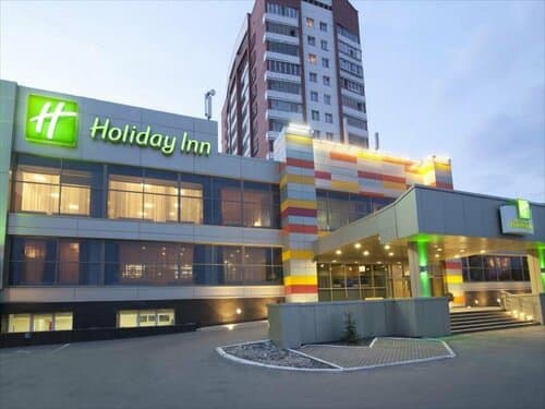Внешний вид отеля Holiday Inn в Челябинске