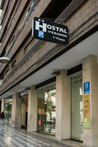Внешний вид отеля Hostal Verona