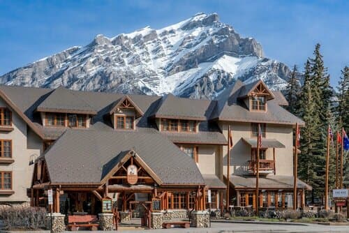 Внешний вид отеля Banff Caribou Lodge and SPA в Банфе