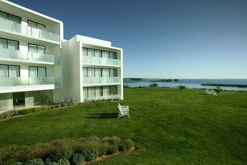 Внешний вид отеля Memmo Baleeira в Вила-ду-Биспо