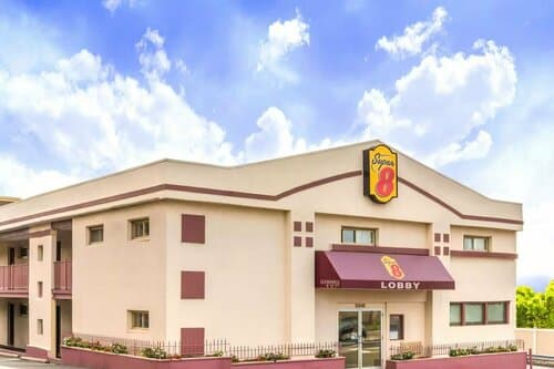 Внешний вид отеля Super 8 by Wyndham North Bergen NJ NYC Area