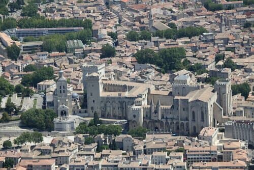 Внешний вид отеля Kyriad Avignon Palais Des Papes в Авиньоне