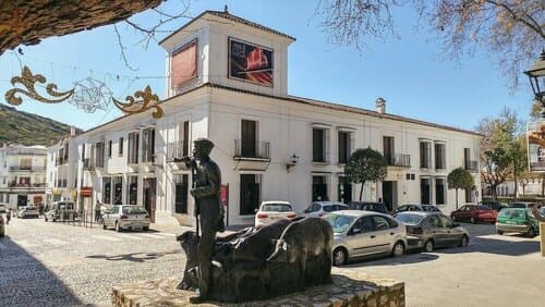 Внешний вид отеля Hotel Posada de Valdezufre