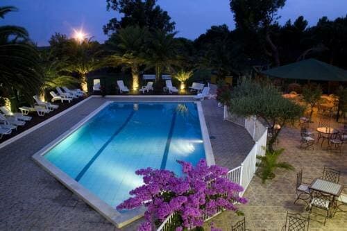 Внешний вид отеля Tropic Hotel в Восточных Пиренеях