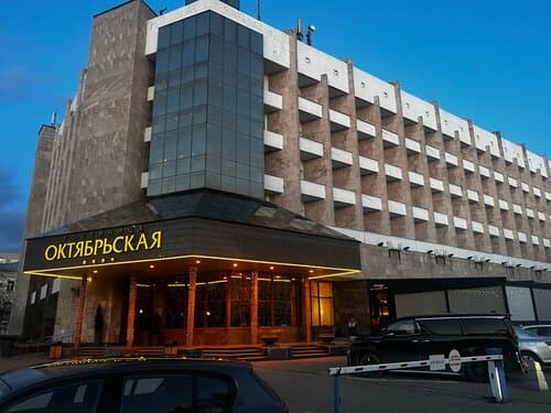 Внешний вид отеля Октябрьская в Центральном районе