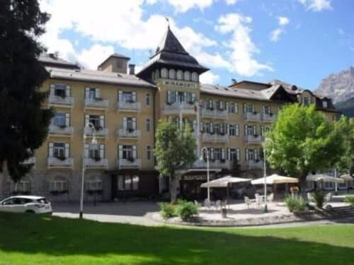 Внешний вид отеля Miramonti Majestic Grand Hotel