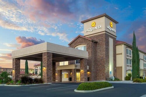 Внешний вид отеля La Quinta Inn & Suites by Wyndham Paso Robles