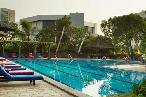 Внешний вид отеля Bumi Surabaya City Resort в Сурабой