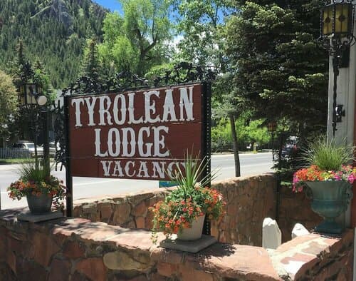 Внешний вид отеля Tyrolean Lodge в Аспене