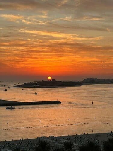 Внешний вид отеля Hilton Dubai Palm Jumeirah в Пальме Джумейре