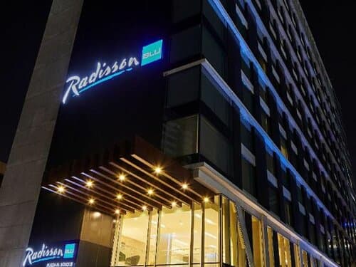 Внешний вид отеля Radisson Blu Plaza El Bosque Santiago