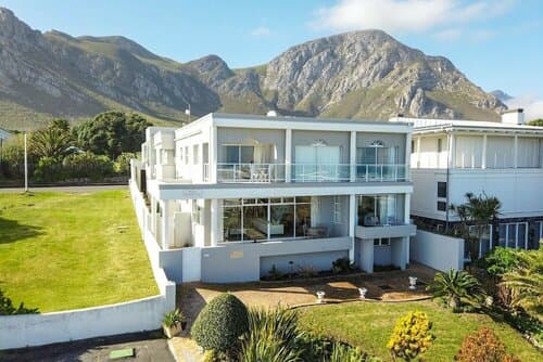 Внешний вид отеля Hermanus Beachfront Lodge