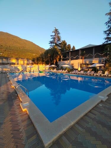 Внешний вид отеля Жоэквара в Гагре