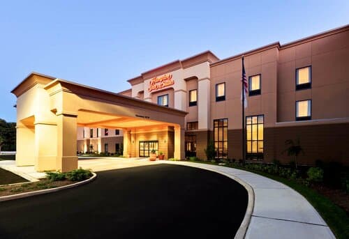 Внешний вид отеля Hampton Inn & Suites Mahwah