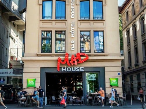 Внешний вид отеля Ibis Styles Lausanne Center Mad House в Лозанне