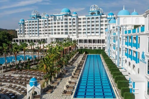 Внешний вид отеля Rubi Platinum SPA Resort & Suites