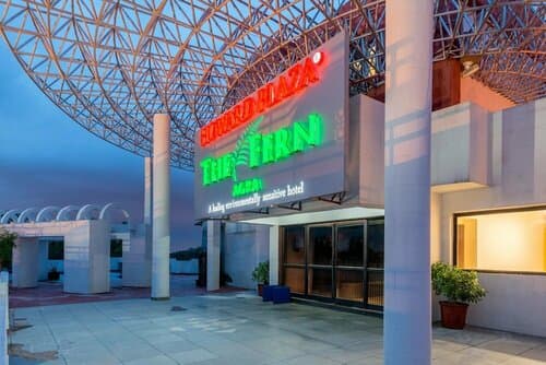 Внешний вид отеля Howard Plaza The Fern в Агре