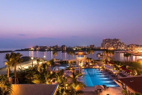 Внешний вид отеля DoubleTree by Hilton Okinawa Chatan Resort