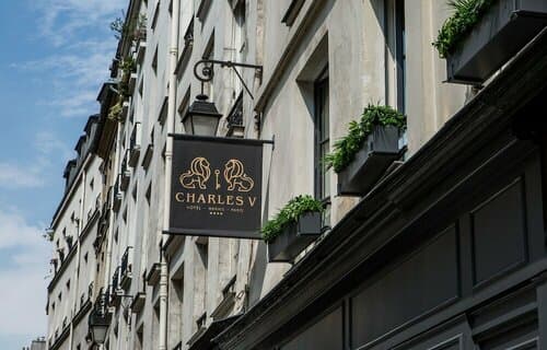 Внешний вид отеля Charles V в Квартале Арсенале