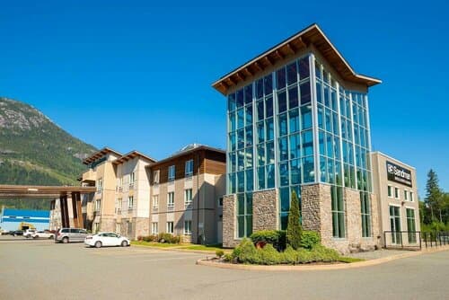 Внешний вид отеля Sandman Hotel & Suites Squamish в Скуамише