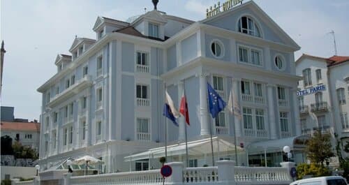 Внешний вид отеля Hotel Hoyuela в Сантандере