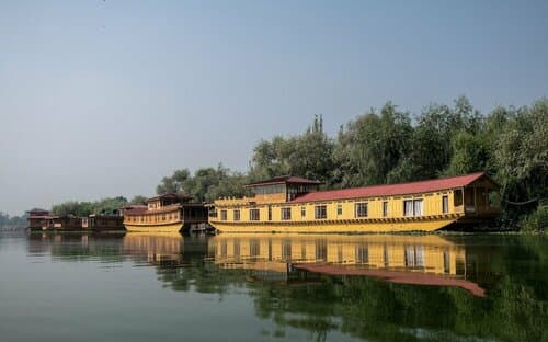Внешний вид отеля Mascot Houseboats в Сринагаре