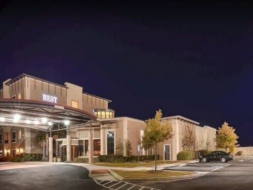 Внешний вид отеля Best Western Plus Lackland Hotel & Suites в Сан-Антонио