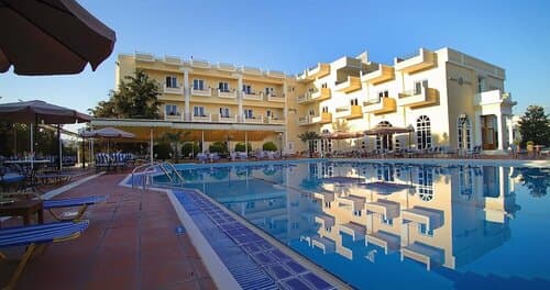 Внешний вид отеля Kouros Hotel