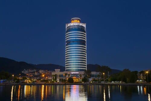 Внешний вид отеля Wyndham Grand İzmir Özdilek Thermal and SPA