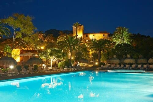 Внешний вид отеля Hotel Es Port в Сольере