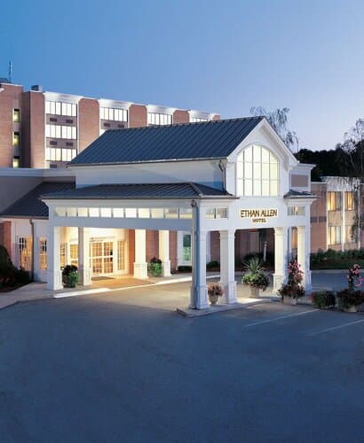 Внешний вид отеля Ethan Allen Hotel