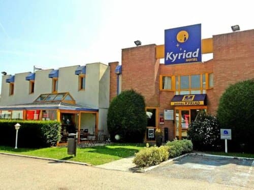 Внешний вид отеля Kyriad Chantilly